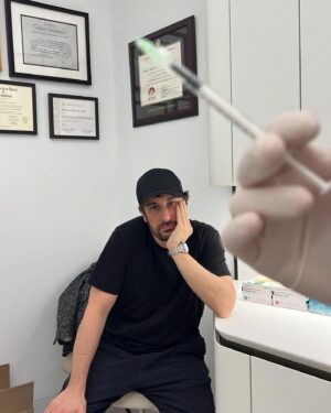 Jason Biggs Instagram - My New Year's resolution is to be an even bigger pain in @biggsjason 's ass.