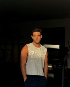 Jason Fernández Most Liked Photos and Posts
