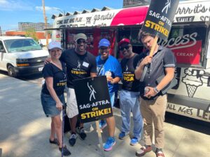 Jason George Instagram - Who has the best #fans in the world!?!

Love that you all get it

Love that you support us

Even when it hurts

#thanks for the #icecream truck

#muchlove
#sagaftrastrong 
#sagaftrastrike