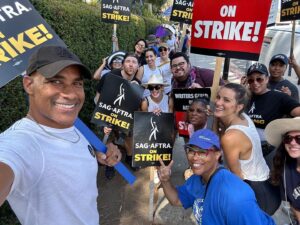Jason George Instagram - Who has the best #fans in the world!?!

Love that you all get it

Love that you support us

Even when it hurts

#thanks for the #icecream truck

#muchlove
#sagaftrastrong 
#sagaftrastrike