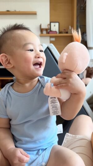 Jason Hsu Instagram - 從Liam大約6個月之後
時不時就有人送私訊說Liam很像超人特攻隊的小傑
有時候也有用到朋友說覺得Liam很像一個人但是想不起來是誰
我說…是不是超人特攻隊裡面那個小嬰兒？
大家都睜大眼睛說…對！！！就是他！
今天兩位終於相見歡
真的是超～像～🤣🤣🤣

@chaochao1011 

#許孟哲趙孟姿 #DoreenAndLiam #超人特攻隊 #巴小傑