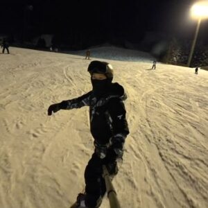 Jason Hsu Instagram - 🏂
帶著新裝備夜滑一波

@insta360tw 
@columbiasportswear_taiwan 
@lovejpski 
@gopro_ammo 

#日本滑雪中毒者 #苗場 #滑雪 #snowboard #snowboarding #columbiataiwan #omnitech #omniheatinfinity極暖黃金鋁點 #titanium #insta360 #acepro #ai #gopro彈藥庫