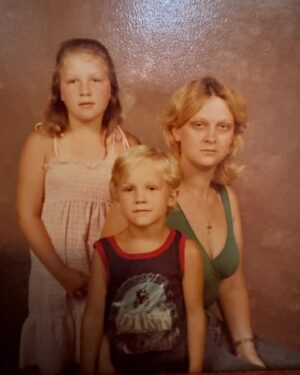 Jason Mewes Instagram - I look at our family, and I am so thankful! Happy Mother’s Day @jordanmonsanto and @goosenotes. #mothersday