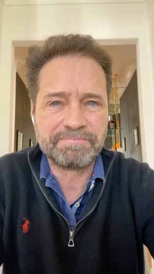 Jason Priestley Instagram - I’ll be at Steel City Con in Pittsburgh April 12-14 with a bunch of my old school mates.  Come see me and us! @steelcitycon #pittsburgh #90210