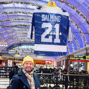 Jason Priestley Instagram - Back at Grand Central Station Stockholm with giant #börjesalming jersey.  Such a cool display in such a beautiful place.  I love Stockholm. @viaplay @amirchamdin @heddastiernstedt @valterskarsgard #borjethejourneyofalegend