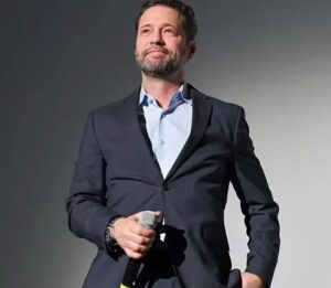Jason Priestley Instagram - Thanks to everyone involved and everyone who came to our screening of @haroldballardoffsidedoc  What a great night! A special thanks to my entire creative team who worked incredibly hard to help me put this movie together- Ken Yan and his team, Michael Geddes, Rachael Horvath, Chuck Tatham, Gord Stellick… and I need to thank all the good people who came out and gave of their time to talk to us about Ballard… we couldn’t have made this movie without you! Sunday night 8:00 on @cbc and @cbcgem #haroldballarddoc #documentary #nhl @snchrissimpson @rickvaive
