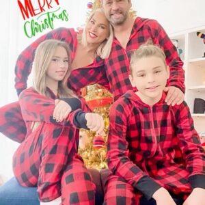 Jason Priestley Instagram - From our family to yours.  Merry Christmas and Happy Holidays! Here’s hoping 2022 brings you everything you wish for! @naydoggy @ava.priestley @dashiellpriestley #merrychristmas #happyholidays #happynewyear