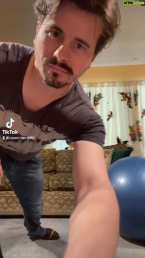 Jason Ritter Instagram - Go to HDSA.org/FreezeHD for tickets or to donate, and DEFINITELY go to HDSA.org/bid to look at all the incredible things that can be yours!!! ❤️❤️❤️❤️