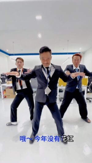 Jaspers Lai Instagram - 没想到！这么快！Super Senior 第二首单曲来了！《今年没有花红》送给大家！
 #Supersenior #songcover #实力派 #男歌手 #团体 #马来西亚 #唱跳歌手