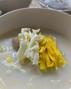 Jasson Instagram - 🤧
떡국먹는데 략간 매우 마니 호돌시리
눈치보이는 중임 ༼ ・᷅_ʖ・᷅ ༽
@hyunheehong