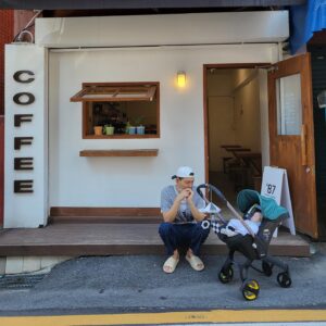 Jasson Instagram - ☕️
내가 똥별쓰랑 같이 커피를 사러 나오다니! 
사러 나오다니!!!!!!!!!!
갬격쓰 (˘̩̩̩ε˘̩ƪ)