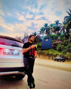 Javed Ali Instagram - Heading back home after a number of crazy shows this week. Looking forward to a new week with an early morning tea in mangalore 
.
.
.
#javedali #mangalore