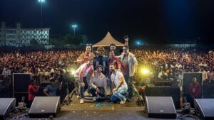 Javed Ali Instagram - And here’s to another successful show  with an amazing audience at @Revelsmit Manipal. 

Thank you @tribevibe.live
.
.
📸@bhargav_reddy.1
  @flaash25 
  @swaroop_diddi 

.
.

#liveconcert #javedali #music