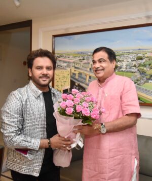 Javed Ali Instagram - It was a privilege and pleasure meeting Honourable Minister Nitin Gadkari Ji. Thank you for your Love and Blessings always. @gadkari.nitin 

#nitingadkari #JavedAli #nitingadkariji