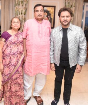 Javed Ali Instagram - It was a privilege and pleasure meeting Honourable Minister Nitin Gadkari Ji. Thank you for your Love and Blessings always. @gadkari.nitin 

#nitingadkari #JavedAli #nitingadkariji