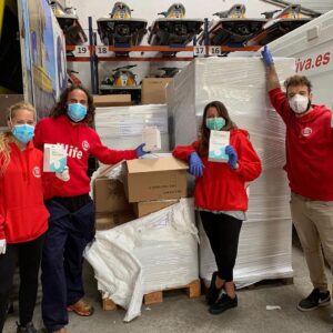 Javier Bardem Instagram - The medical supplies we have been trying to source for weeks are arriving in stages and with delays. The demand for these supplies is overwhelming and the delays are long. But today, another shipment of these supplies has arrived! @alejandrosanz and Pedro Almodóvar have joined Javier and I in making this donation. Together we have managed to obtain 152.000 surgical masks and FFP2 which have been delivered today to the Gregorio Marañon Hospital in Madrid and to the Non profit organization, Open Arms in Barcelona. This organization will distribute the medical supplies to Senior citizens’ Residences and Nursing homes throughout Cataluña,
providing support to our extraordinary medical personnel and carers.
Our gratitude goes out to MAPE for their help in processing the orders.
This is the time to continue working together and supporting unconditionally the ones who need it the most amongst us and the amazing teams of exceptional human beings that care for them and look after all of us all during our confinement. Thank you!! 🙏❤ We send our condolences and love to all the people who have lost a loved one in this dramatic situation.
.
.
.
Repost @penelopecruzoficial
