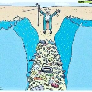 Javier Delguidice Instagram - Un poco de humor..

SI EL MILAGRO DE MOISES FUERA HOY !
Tenemos que tomar conciencia,  tenemos un océanono hay mas .  Evita usar más plástico del que requieras . Antes compraba algo y me daban una bolsa de papel hoy todo es plástico pvc, inundando los océanos de residuos tóxicos para nuestro ecosistema.

Vamos!  si podemos !  reducir usar plástico y desecharlo correctamente , 
 Tarea de todos.
#oceanos 
#ecosistema 
#mar 
#noplastic 
@ginodelgiudice8 graxias hermanito por el post . Genial .