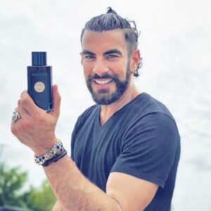 Javier Jattin Instagram - Convertirte en un ícono, está en tus manos!

@antoniobanderasoficial
#AntonioBanderasPerfumes
#theICONattitude