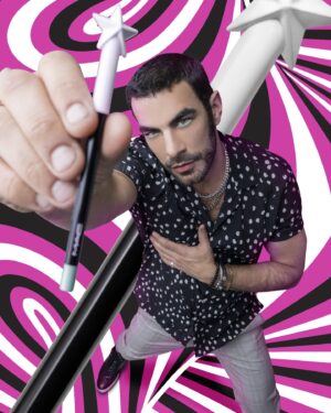 Javier Jattin Instagram - Mira la vida con otros ojos, esta navidad déjate hipnotizar con algo nuevo y diferente.
Atrévete a no ser lo mismo de siempre y verás como por arte de magia todo toma otro color. 
.
.
.
 @maccosmetics_mex
#MACHoliday #MACHypnotizingHoliday #MACColecciónDeNavidad
#publicidad