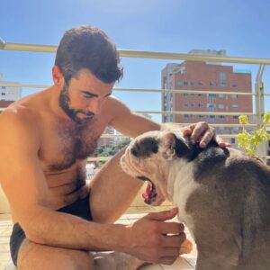 Javier Jattin Instagram - Quiero una vida de perro. @elflojozeus 
.
.
.
.
.
#JavierJattin #petlovers #dogs #dogsofinstagram #perro #domingo #sunday #sunnyday #bulldogingles #mascota