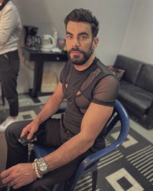 Javier Jattin Instagram - #YoJoseGabriel 
Gracias! Como siempre el mejor humor, 
y los mejores cuentos. 
.
Traje: @emporioarmani 
Camiseta: @motoneta.co 
Zapapatos: @acshoesman 
Reloj: @rolex 
Accesorios: @gypsyjoyas 
Peinado y look: @jinnirey 
Prensa: @marcogomezca 

Equipado hasta los dientes, gracias!