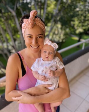 Jay Anstey Instagram - Good morning! 🌞🌼🌻

Someone gave mom some decent sleep 🙌🏼

What is everyone’s thoughts on sharing photos of your baby showing their faces? There are a lot of opinions… I thought I never would. But she’s so cute and I’m such a proud mom that I wanna share it! Is it selfish? Possibly… ☺️I wouldn’t however post naked photos though. That’s where I draw the line. Anyways just curious!

Side note- Ayla’s outfit is a dream! It’s MAGNETIC! 

Yes you heard right.. best invention ever. No clips or zips. Just zzzooop! Closes with magnetics! Honestly such a dream for late night changes and for Dad’s like SeanMarco who hate changing cus it’s ‘tricky’ 🤣 (yes I named and shamed you babe sorry). 

I love their outfits! Check them out @magneticmunchkin 

#mom #momlife #postpartum #4thTrimester #babies #newborn #baby #family #motherhood #parenthood #momsofinsta #girlmom #momblogger #momblog #clickinmoms #lightinspired #kidsforreal #illuminatechildhood #magicofchildhood  #alternativeparenting #wildwomensisterhood  #outfitoftheday #babyclothes #babyaccessories #babyfashion #cutebaby