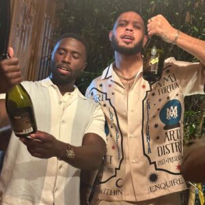 Jay Ellis Instagram - The other group chat IRL.

Thank you @issarae and @viaraewines for the bubbles 🍾