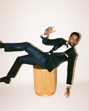 Jay Ellis Instagram - @vanityfair 🏆

Full look: @brunellocucinelli_brand 
Styled by: @jasonbolden 
Photos by: @sarah_partain
