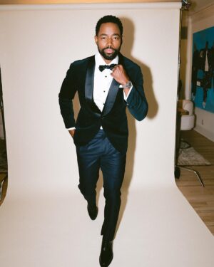 Jay Ellis Instagram - @vanityfair 🏆

Full look: @brunellocucinelli_brand 
Styled by: @jasonbolden 
Photos by: @sarah_partain