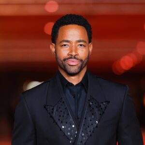 Jay Ellis Instagram - When you’re paying attention but your friends aren’t. 

Suit: @fendi 
Shoes: @santoniofficial 
Styled by: @jasonbolden