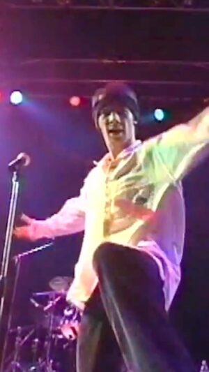 Jay Kay Instagram - Dancing into April be like 🕺 Here’s a 1993 Jay Kay dance break to kickstart your week 💥

#Jamiroquai #90sMusic #LiveMusic #JayKay