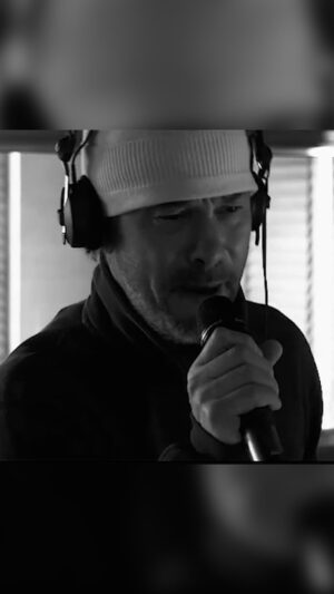 Jay Kay Instagram - Little L from the Automaton Tour rehearsals back in 2017 🎧 #ThrowbackThursday

#Jamiroquai #90sMusic #JayKay
