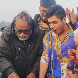 Jay Thakkar Instagram - Gone too soon sir, really can't believe this! 🥺
Just a week ago we met for the Dubbing of our upcoming movie Kapkapiii and even talked about how beautiful it has come out. Had I known that this would happen, I'd have really insisted you on spending more time with all of us. The way you loved me, directed me & encouraged me to perform my best, and the way you made us all laugh with your funny & cute puns, you'll never be forgotten. Thank you for making me a part of this beautiful journey in your life through Kapkapiii. I am sure you're resting in an eternal grace & the heaven just got a whole lot luckier & funnier with you around sir.
Forever in our hearts and always on our minds. Rest in Peace dear @sangeethsivan sir. ❤️