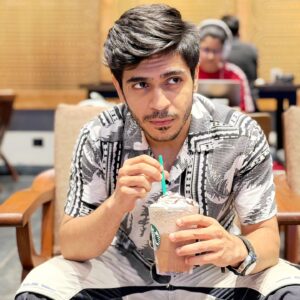 Jay Thakkar Instagram - Remember to be kind to yourself.
You can't pour from an empty cup!☕🧋

#JayThakkar #NewLook #Beard #Starbucks #Coffee #Chilling