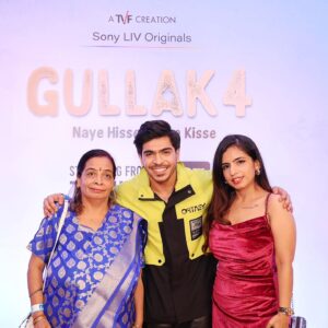 Jay Thakkar Instagram - Some sweet highlights from yesterday's Gullak Season-4 Screening! 
Do watch me as 'Suryanarayan' on Sony LIV & let me know how you like my 'jugaadu & quirky solutions' to each problem! 😉♥️

H.M.U.A.🧑‍🎤- @makeup.artist.anusha
🧥👖- @777zone 
👟- @converse

#JayThakkar #Suryanarayn #Screening #GullakSeason4 #CastandCrew #ActorDirector #TVF #WebSeries #Grateful #Blessed