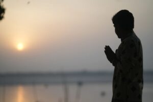 Jay Thakkar Instagram - यहां राख भी रख दो तो पारस बन जाता है, 
ऐसे ही नहीं कोई शहर बनारस बन जाता है । 🏞️❤️

Har Har Gange | Har Har Mahadev | 😇🙏

#JayThakkar #ShootingBreak #GangaGhaat #Banaras #UpcomingMovie #Grateful #Blessed #Mahadev