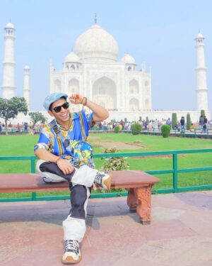 Jay Thakkar Instagram - Shoot se Off day ka sahi istemaal. 
Waah, Taj! No wonder, it's a WONDER.♥️🕌
EID MUBARAK to all🌙😇♥️

#JayThakkar #EidMubarak #TajMahal #Agra #DelhiShootDiaries #Kapkappi