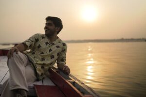 Jay Thakkar Instagram - यहां राख भी रख दो तो पारस बन जाता है, 
ऐसे ही नहीं कोई शहर बनारस बन जाता है । 🏞️❤️

Har Har Gange | Har Har Mahadev | 😇🙏

#JayThakkar #ShootingBreak #GangaGhaat #Banaras #UpcomingMovie #Grateful #Blessed #Mahadev