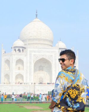 Jay Thakkar Instagram - Shoot se Off day ka sahi istemaal. 
Waah, Taj! No wonder, it's a WONDER.♥️🕌
EID MUBARAK to all🌙😇♥️

#JayThakkar #EidMubarak #TajMahal #Agra #DelhiShootDiaries #Kapkappi