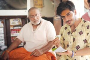Jay Thakkar Instagram - यहां राख भी रख दो तो पारस बन जाता है, 
ऐसे ही नहीं कोई शहर बनारस बन जाता है । 🏞️❤️

Har Har Gange | Har Har Mahadev | 😇🙏

#JayThakkar #ShootingBreak #GangaGhaat #Banaras #UpcomingMovie #Grateful #Blessed #Mahadev
