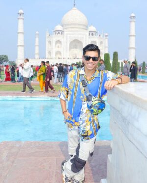 Jay Thakkar Instagram - Shoot se Off day ka sahi istemaal. 
Waah, Taj! No wonder, it's a WONDER.♥️🕌
EID MUBARAK to all🌙😇♥️

#JayThakkar #EidMubarak #TajMahal #Agra #DelhiShootDiaries #Kapkappi