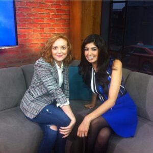 Jayma Mays Instagram - Pleasure meeting her! RT @CP24Breakfast 'gleefully' chatted w/star  for Season 2 premiere of @TheMillersCBS