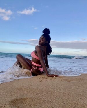 Jayme Lawson Instagram - ☀️🌊🌴

(Take me back 😩😩. This 32 ain’t it baby)