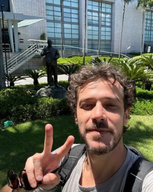 Jayme Matarazzo Instagram - Tudo novo de novo!! Bora pra mais uma jornada! Viver mais um personagem e contar mais uma história incrível me preenche de alegria. Feliz de estar de volta! Logo logo teremos mais novidades. “Família é tudo“ vem aí e vai ser lindo 🎥🎬🎞️🖤