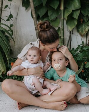 Jayme Matarazzo Instagram - Que sorte a minha estar cercado de mamães incríveis, mulheres fortes, inspiradoras , e que fazem os meus sonhos maiores se tornarem realidade. Obrigado minha mãe, obrigado meu amor, minha sogra, minha irmã, Cacá nossa parceira incrível, e desejo de coração que todas as mamães tenham tido um lindo dia e que se sintam beijadas nessa data e em todos os dias. Feliz dia das mães!!! Vcs são incríveis !!! ❤️💙🤍🩵💜💛💚 

📸: @babuskafotografia 🌹