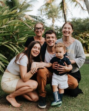 Jayme Matarazzo Instagram - Que sorte a minha estar cercado de mamães incríveis, mulheres fortes, inspiradoras , e que fazem os meus sonhos maiores se tornarem realidade. Obrigado minha mãe, obrigado meu amor, minha sogra, minha irmã, Cacá nossa parceira incrível, e desejo de coração que todas as mamães tenham tido um lindo dia e que se sintam beijadas nessa data e em todos os dias. Feliz dia das mães!!! Vcs são incríveis !!! ❤️💙🤍🩵💜💛💚 

📸: @babuskafotografia 🌹
