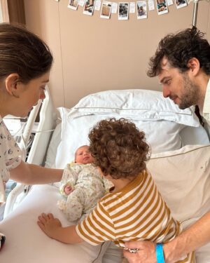Jayme Matarazzo Instagram - E assim, no dia 22 de novembro, as 14:13, a nossa família cresceu !!! 💫  Agora somos 4 🥰 !!! Agora somos mais fortes … e continuamos sendo amor ❤️ !!! O que dizer sobre a felicidade de se ganhar uma filha !!! Uma Maria pra chamar de nossa… Bem vinda minha filha. Sua família te ama demais 🌹 
E nosso muito obrigado a toda equipe da @rededor_oficial_star e a cada pessoa da nossa equipe médica que fizeram desse momento, um momento ainda mais único e leve!!! 
@luizatellechea  Meu amor. Te amo e te admiro demais. Nossa família é a nossa morada. Obrigado por tanto ❤️