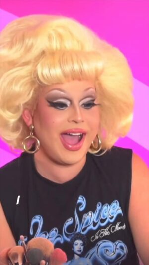 Jaymes Mansfield Instagram - Trying the @trixiecosmetics Play Pigments! 💋

#jaymesmansfield #trixiecosmetics #makeup #cosmetics #playpigments