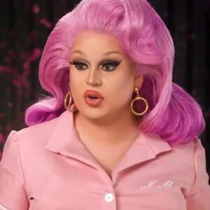 Jaymes Mansfield Instagram - Purple Punch! I’m just sticking to the brand! 💜

#jaymesmansfield #jaynemansfield #purplepunch #got2b #thepitstop #rupaulsdragrace #oldhollywood