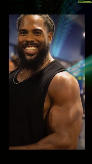 Jayson Paul Instagram - Don't let this beautiful smile fool you 🤨
I'm a Badd Azz ! 
Dont Tri Me <--- (See what I did there?) 
Try , Tri, Tricep 🥁

#JAYTHAGAWD #instareels #reels